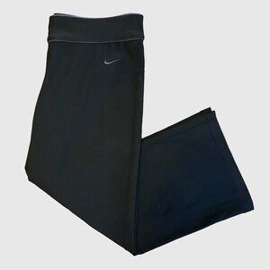 Nike Women's FITDRY Capri Tight - Black - Large